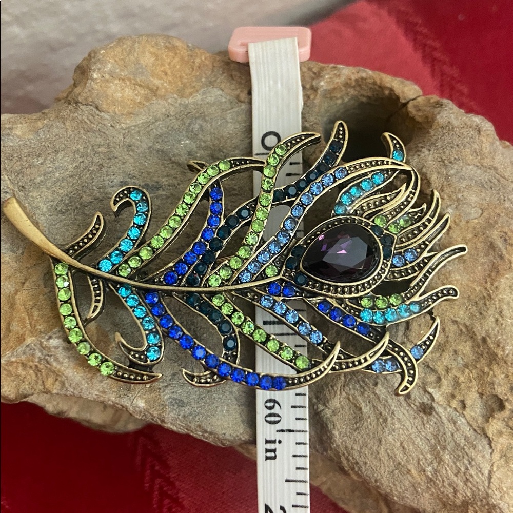 NEW Vintage STYLE Purple Blue & Green Rhinestoned Peacock Feather Broach - Picture 5 of 5